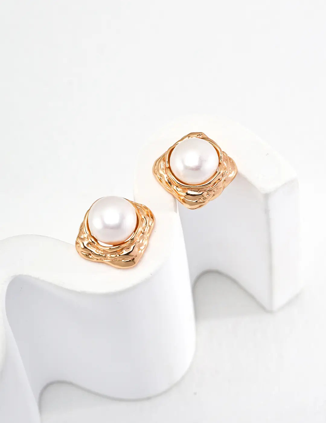 Arbor freshwater pearl stud earrings