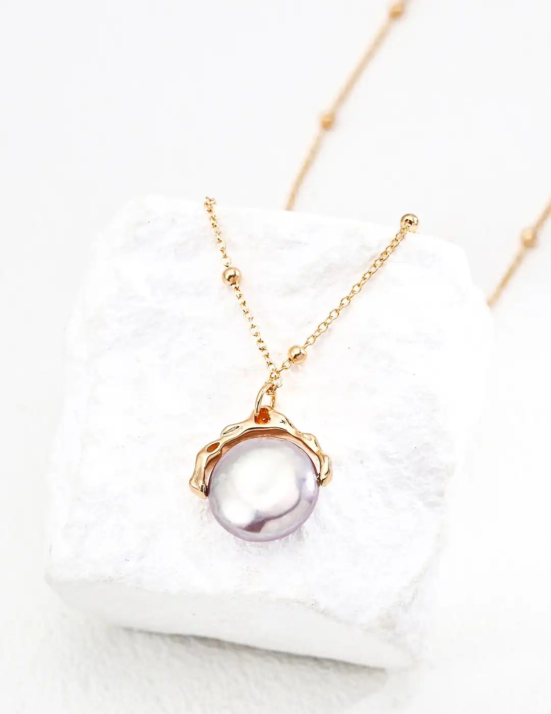 How to Style a Pearl Pendant Necklace UK?