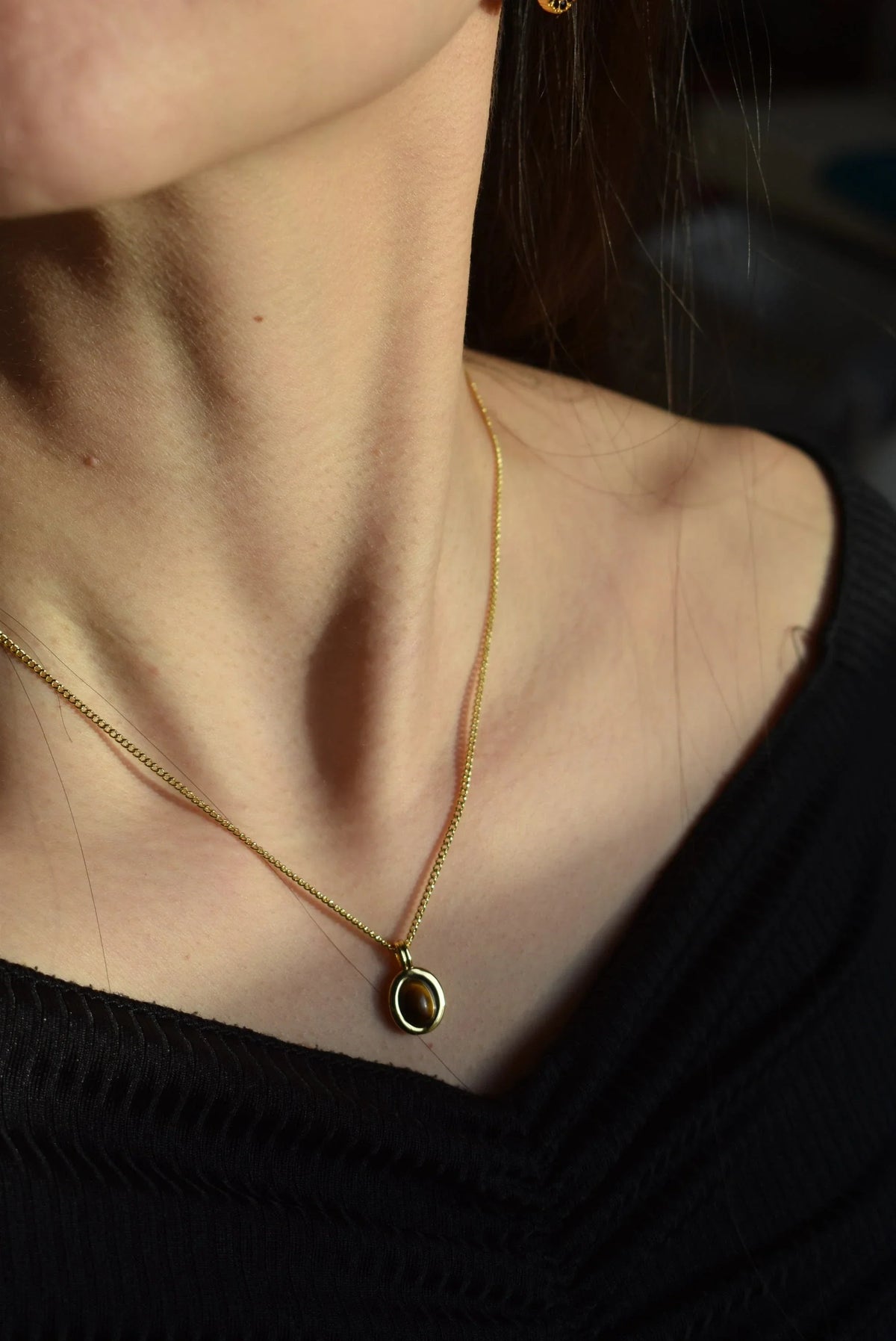 How to wear gemstones jewellery for everyday confidence at work