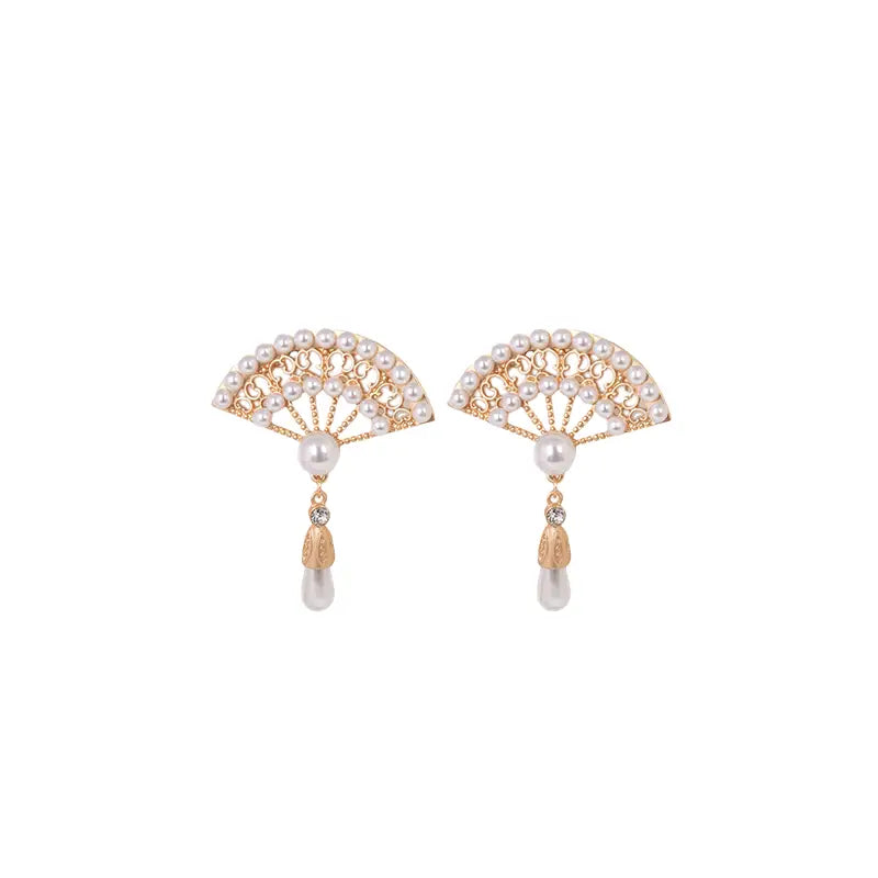 Aimee Freshwater Pearl fan-shaped earrings with delicate pearls and drop detail