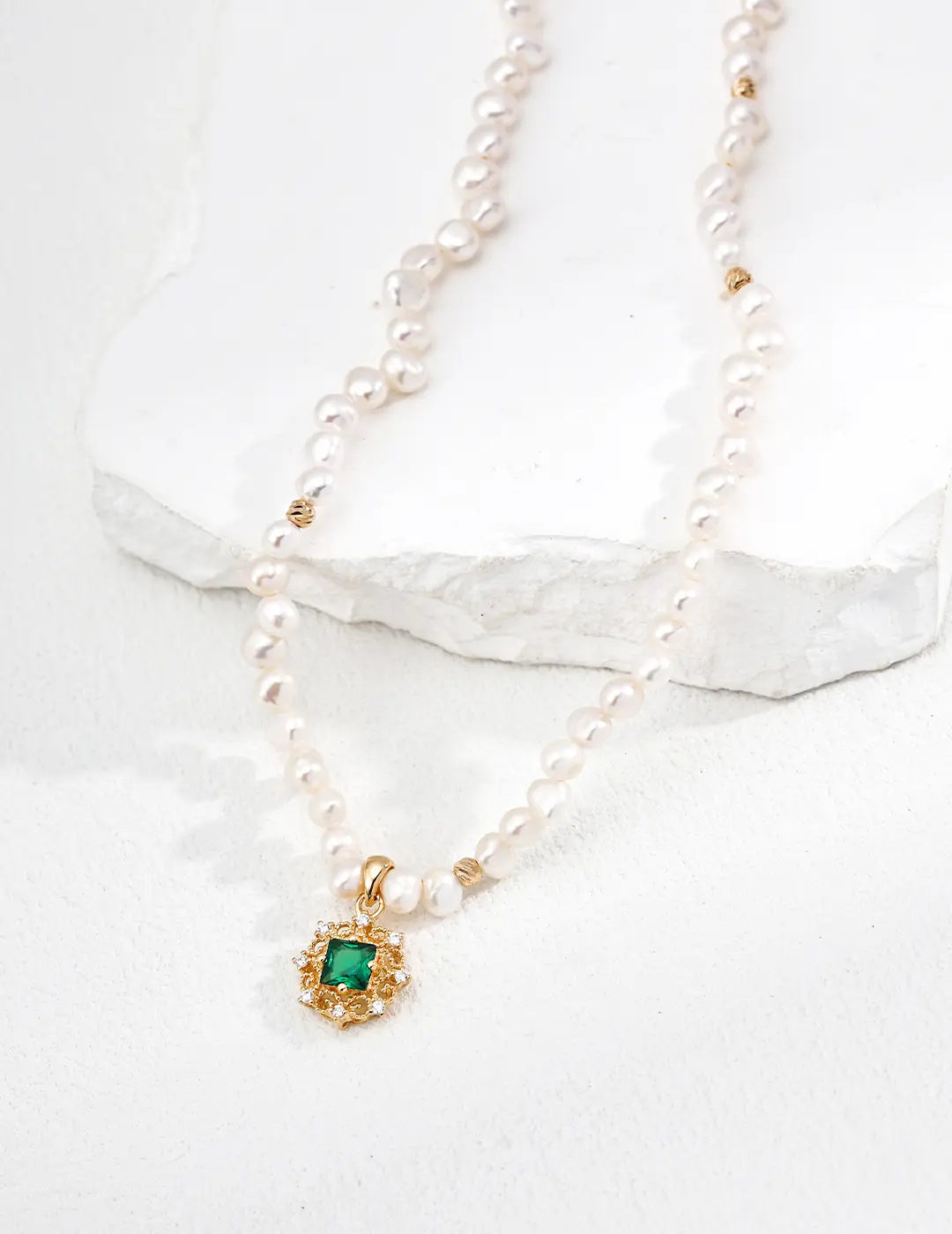 Adjustable 38 cm + 6 cm freshwater pearl strand with pendant