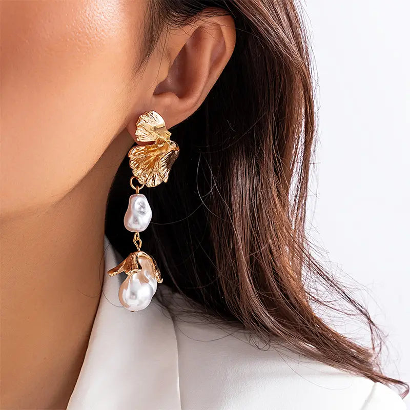 Gold ginkgo leaf earring with two pearls and a delicate teardrop pendant