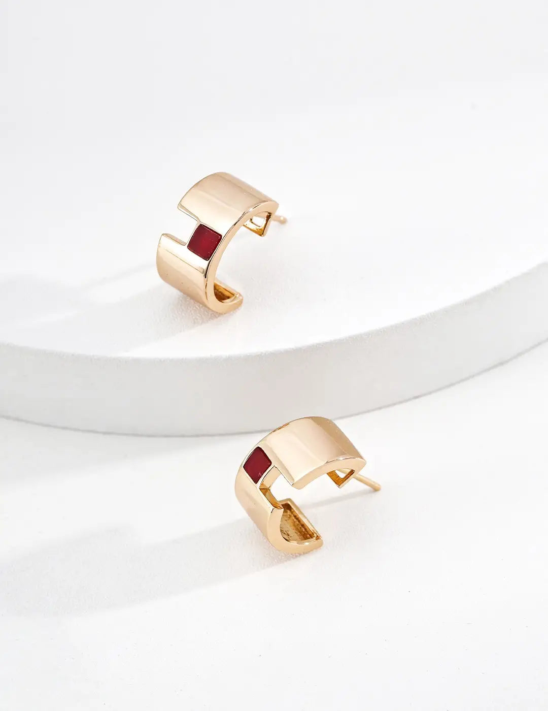 Sterling silver lapis earrings with geometric design – elegant minimalist jewellery earrings for women.