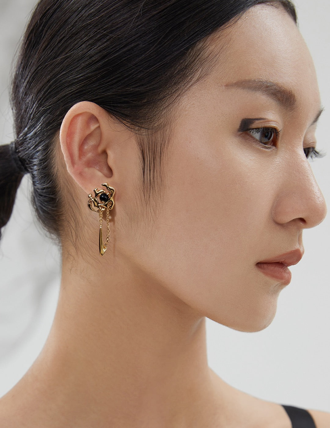 Lava Core Black Agate Chain Earrings