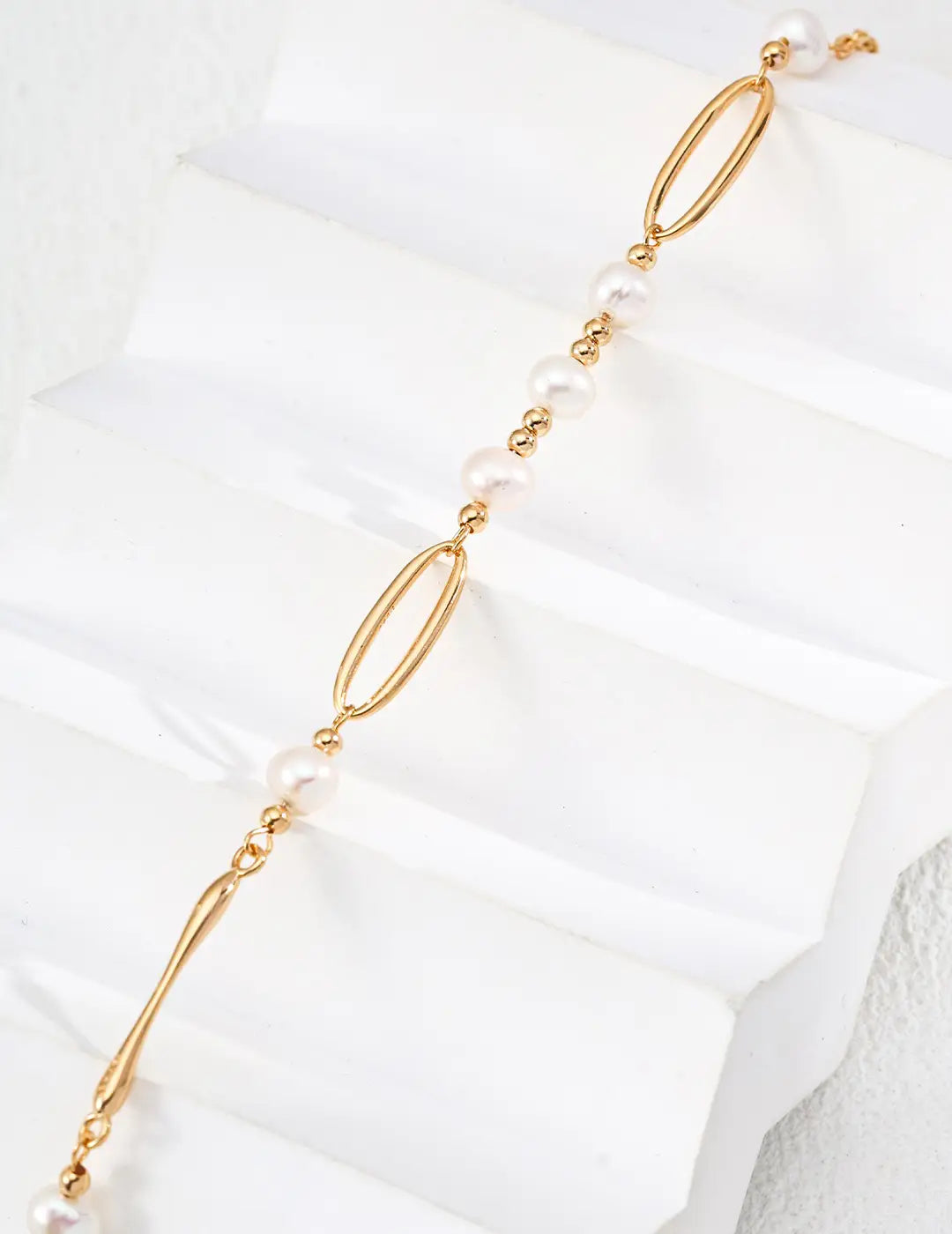 Kingsbury Freshwater Pearl Chain Necklace with freshwater pearls and gold-plated chain