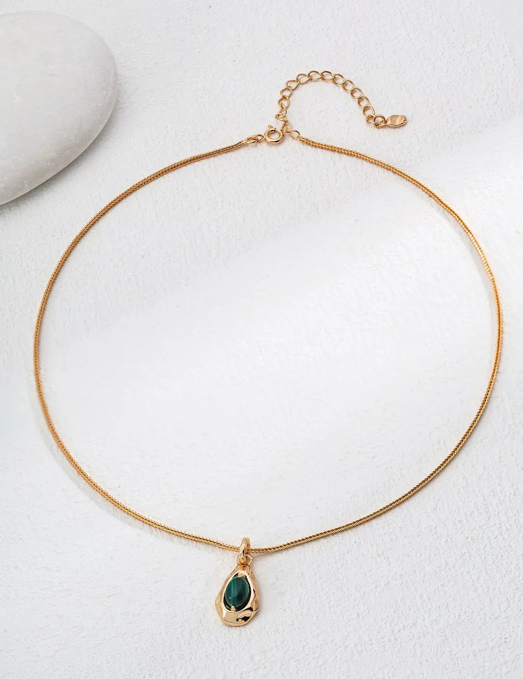 Lille malachite gold necklace with green gemstone pendant – Anais&Aimee UK