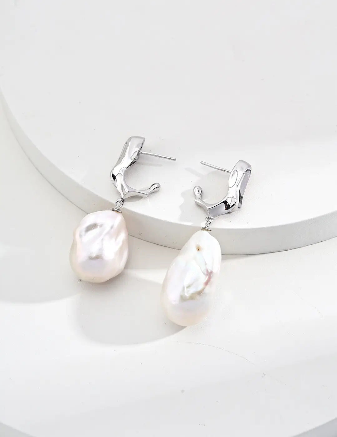 Lumière Baroque Pearl Earrings - Anais&Aimee