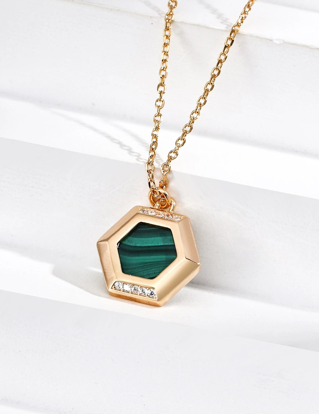 Gold malachite necklace vintage finish – Anais&Aimee detail