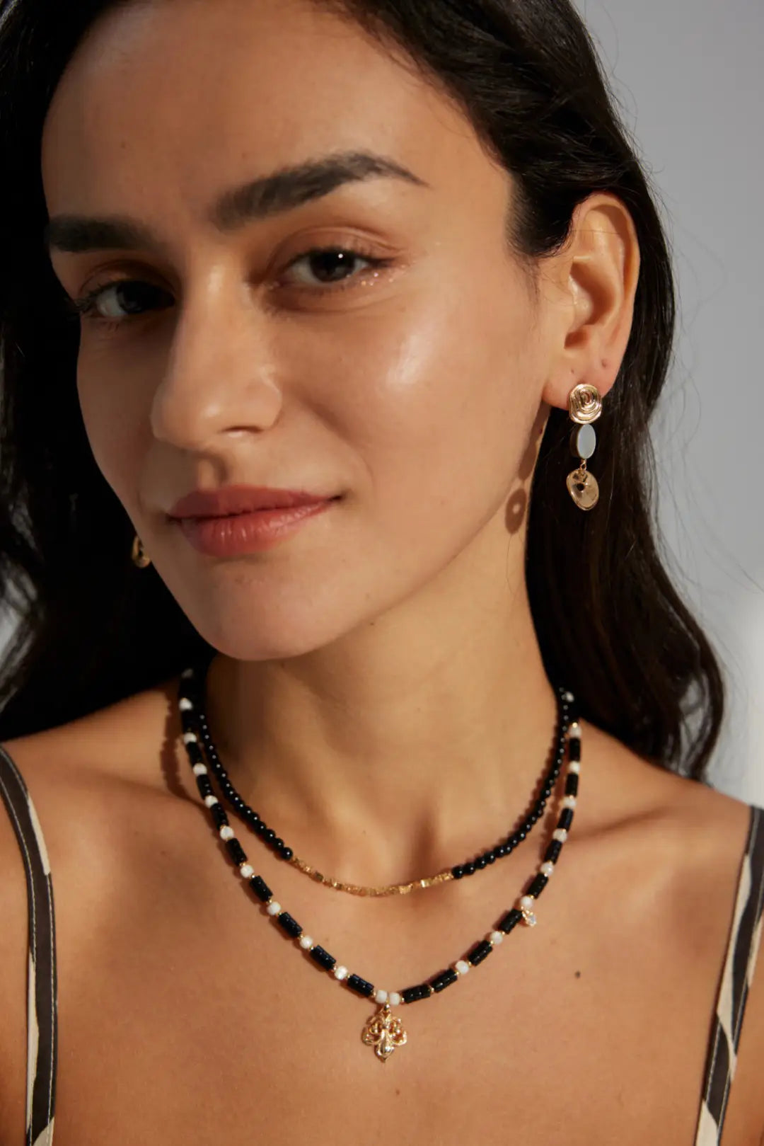 Anaïs & Aimee Royal Black Obsidian Pearl Necklace worn by model, elegant and timeless