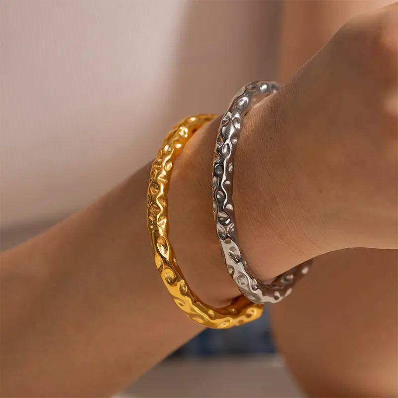 Twin Helix Hammer Open Bangle - Anais & Aimee